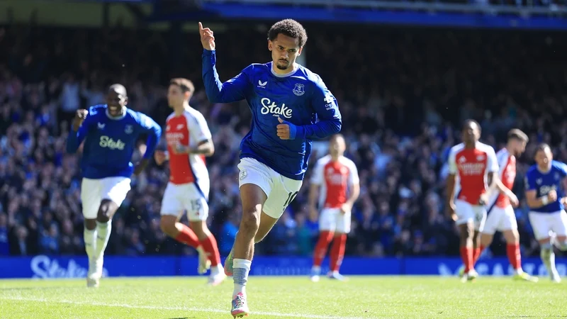Arsenal's slim title hopes almost over after Everton draw