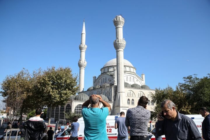 People flee buildings as powerful earthquake rocks Istanbul