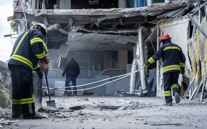 Russia resumes attacks on Ukraine after Easter truce