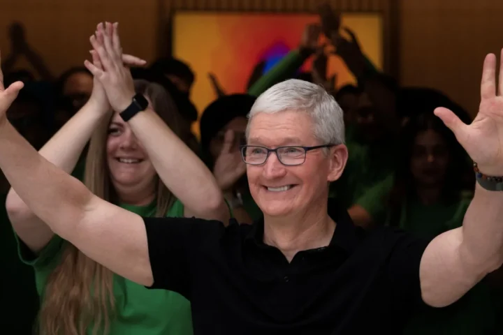 Apple boosts India's factory hopes - but a US-China deal could derail plans