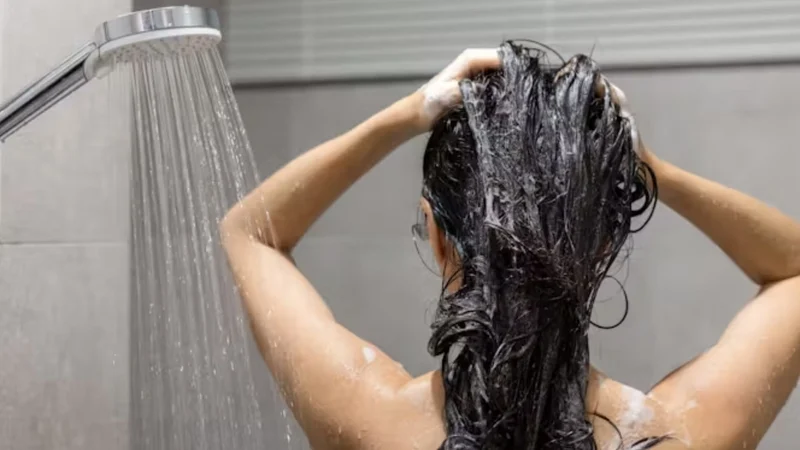 Is it better to shower in the morning or at night?