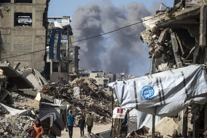 Israel allowing 'ridiculously inadequate' amount of aid into Gaza