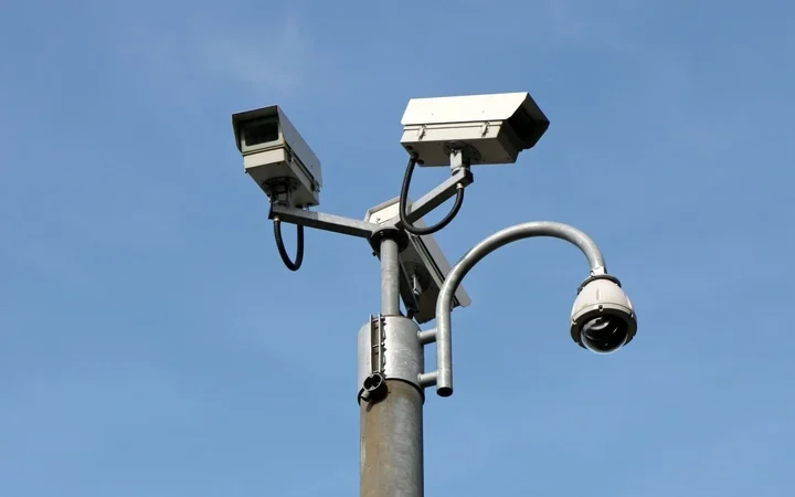 How many people in Ireland believe in conspiracy theories?