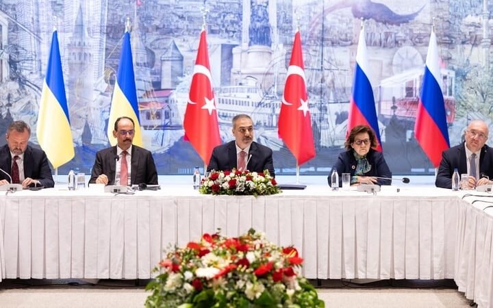 Russia, Ukraine head to Istanbul for fresh peace talks