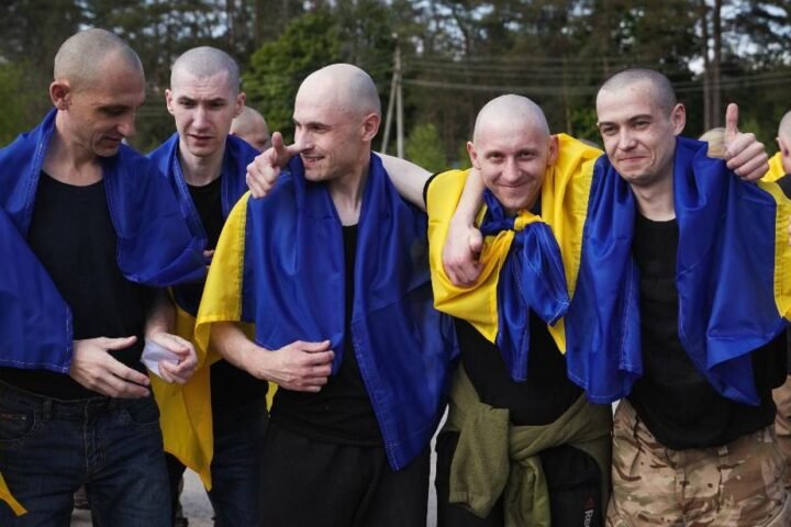 Russia, Ukraine swap first prisoners in large-scale exchange