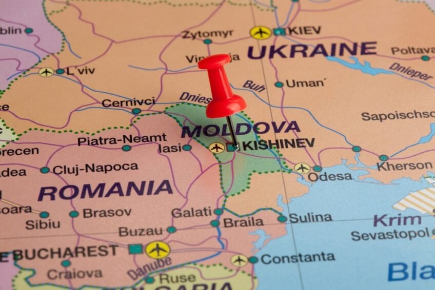 Romania bars Moldovan political figures over security concerns amid hybrid threat from Russia
