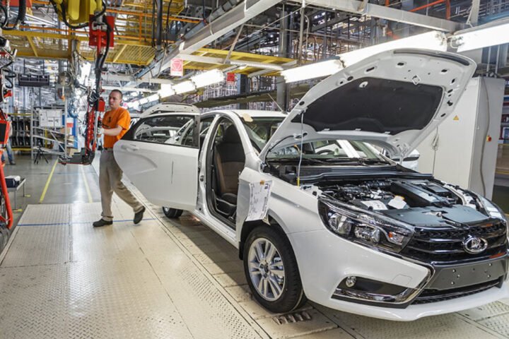 Russian car market shrinks sharply amid soaring interest rates and economic uncertainty