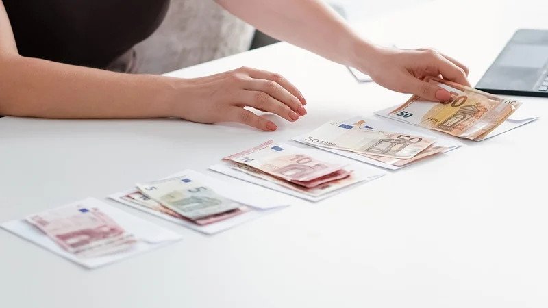 Cash stuffing: The old-school budget trend returns
