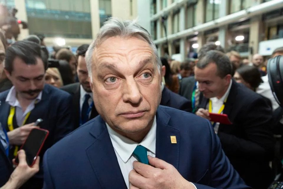 Orban government extends emergency powers and challenges EU fossil fuel ban