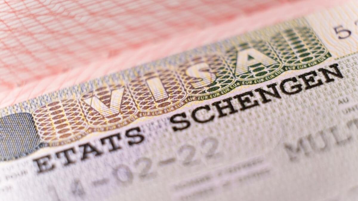 Surge in Russian Schengen Visas Raises EU Security Concerns