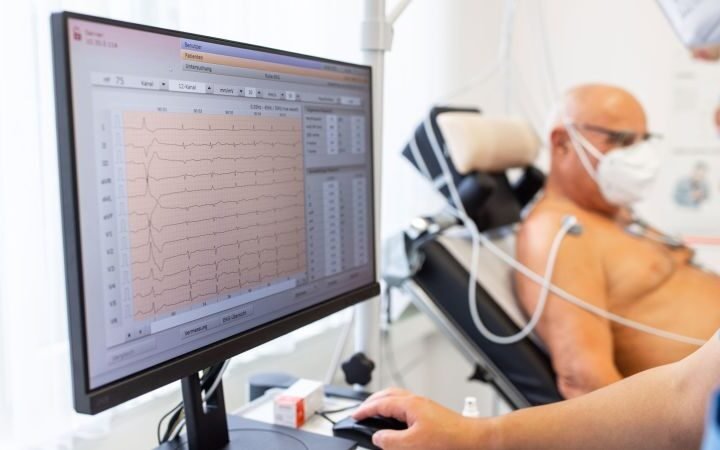 Analysis reveals common viral infections, including flu and shingles, elevate heart attack risk