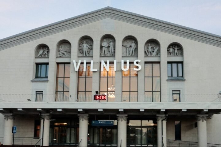 Balloons from Belarus disrupt flights at Vilnius airport, escalating tensions