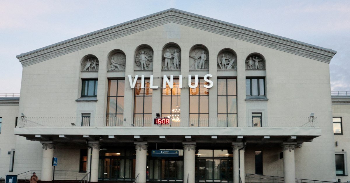 Balloons from Belarus disrupt flights at Vilnius airport, escalating tensions