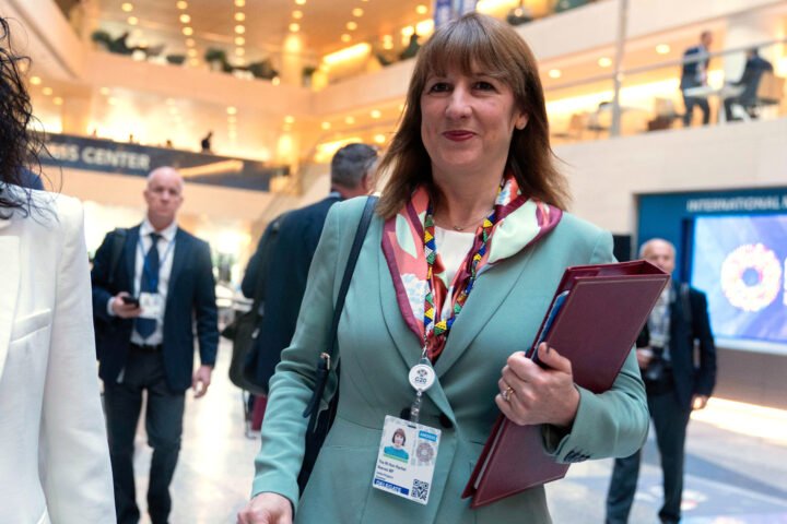 Chancellor considers energy bill cuts to tackle UK cost of living crisis