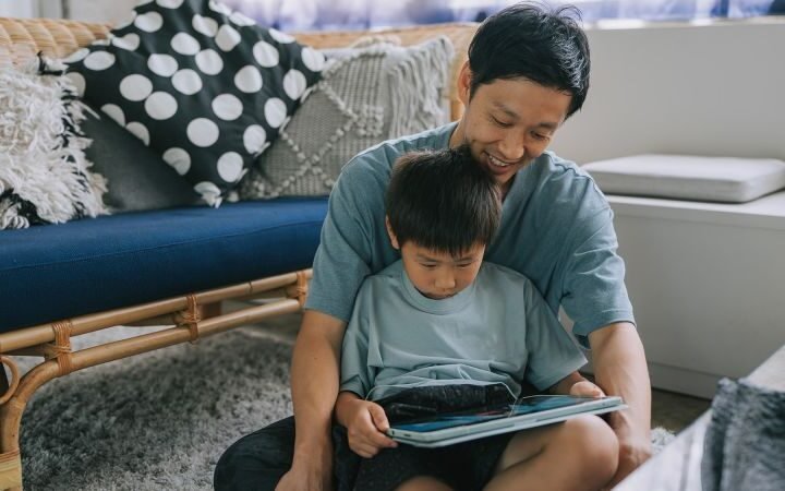 Expert offers guidance on managing children's social media use without guilt