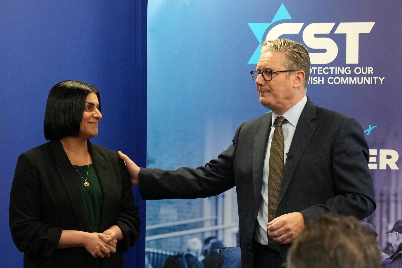 Keir Starmer criticizes Sadiq Khan over defense of Gaza chants deemed antisemitic