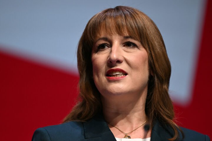 Ministers urged to adjust state pension triple lock, linking it to earnings instead