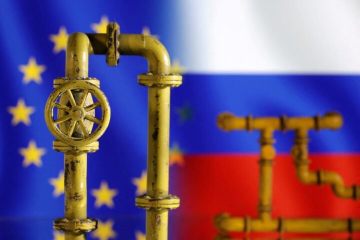 EU countries spent nearly €1 billion on Russian oil and gas in October 2025
