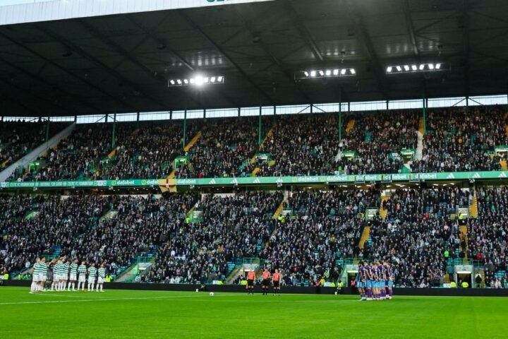 Celtic fans disrupt Remembrance Sunday silence, prompting referee to end tribute early