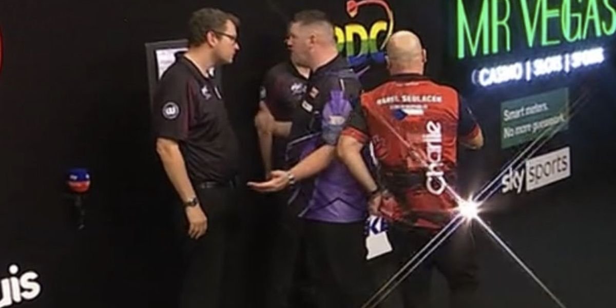 Daryl Gurney confronts referee after early Grand Slam of Darts elimination
