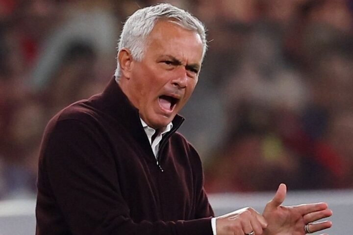 Jose Mourinho questions refereeing standards after Benfica's controversial draw with Casa Pia