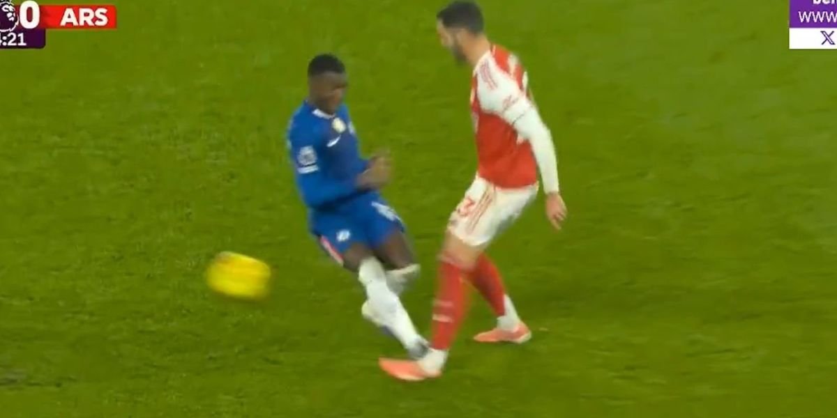 Moises Caicedo sent off for dangerous tackle in Chelsea’s clash with Arsenal
