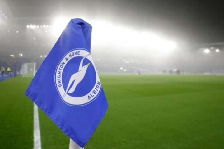 Brighton bans Guardian journalists amid investigation demands over Tony Bloom's gambling allegations