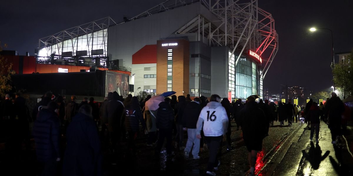 Delays frustrate Manchester United fans outside Old Trafford ahead of West Ham clash
