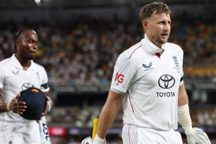 England confirms no plans to declare as they progress in second Ashes Test against Australia