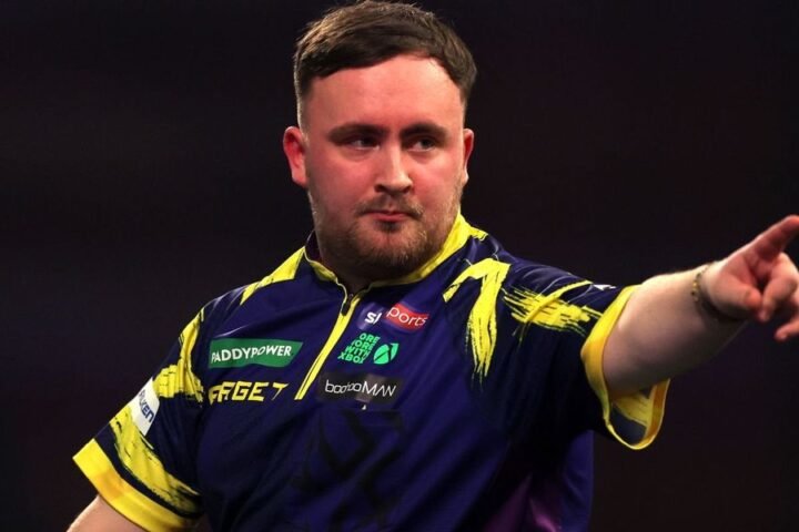 Luke Littler advances to fourth round of World Darts Championship after dominant win over Suljovic