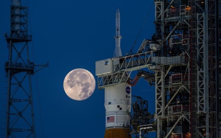 NASA prepares for Artemis II mission, marking a return to crewed lunar exploration