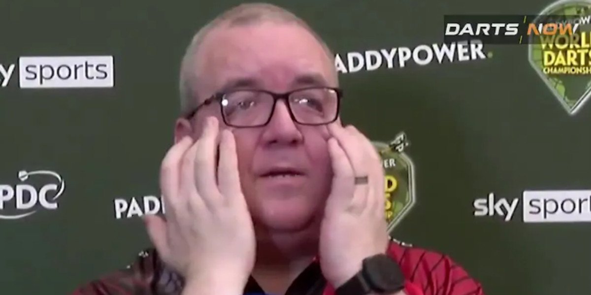 Stephen Bunting emotionally addresses online abuse following World Darts Championship match