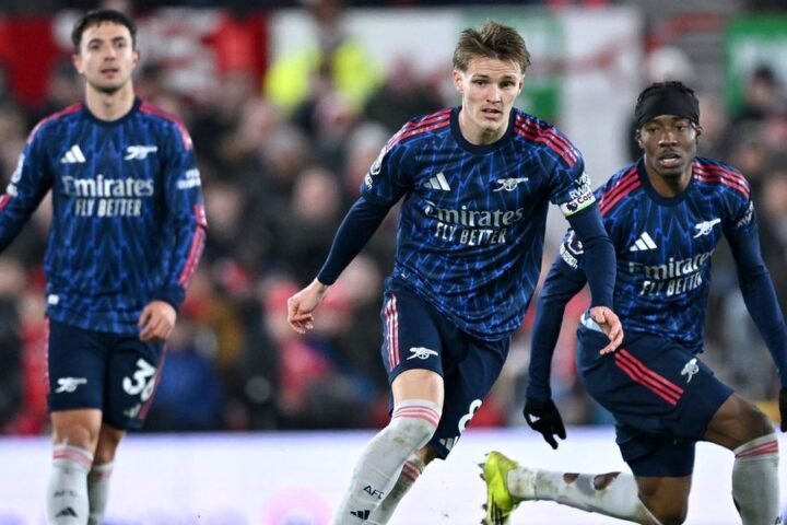 Arsenal held to goalless draw by Nottingham Forest, missing chance to extend lead in title race