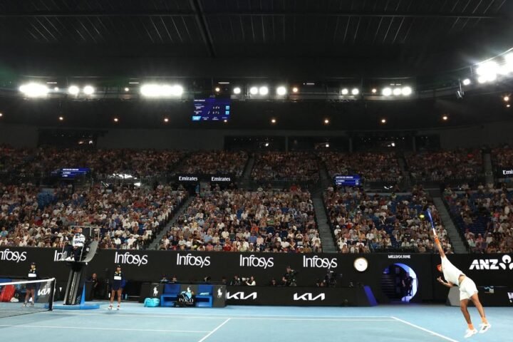 Australian Open implements extreme heat protocol as temperatures soar to 43C in Melbourne