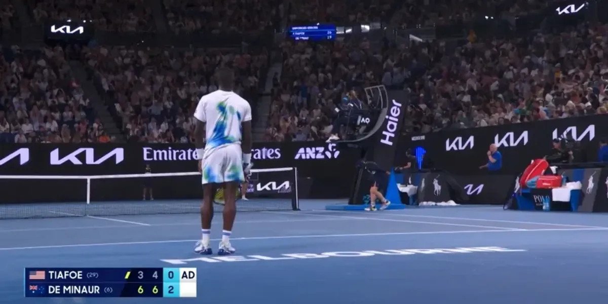 Australian Open match halted for seven minutes due to medical emergency in crowd