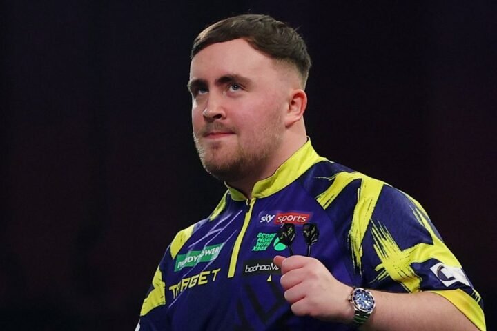 Luke Littler reaches third consecutive World Darts Championship final with dominant victory