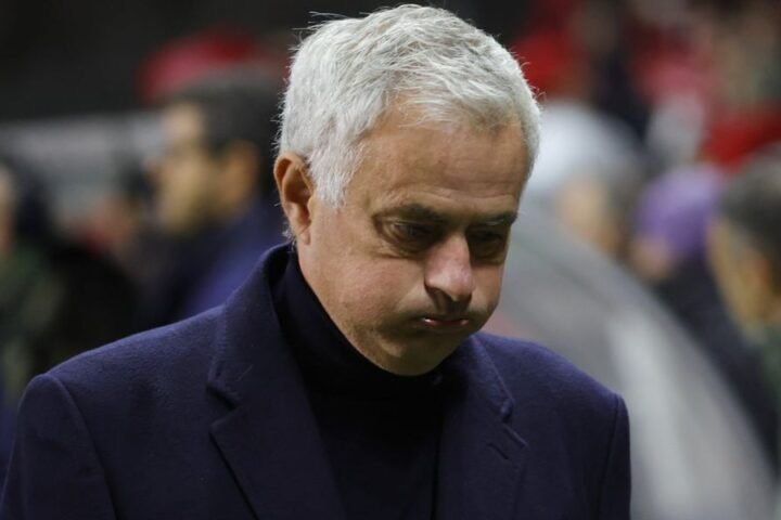 Mourinho orders Benfica players to stay overnight at training ground after cup defeat