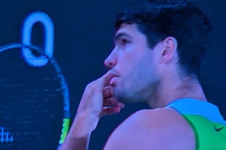 Alcaraz protests roof decision during chaotic Australian Open final against Djokovic