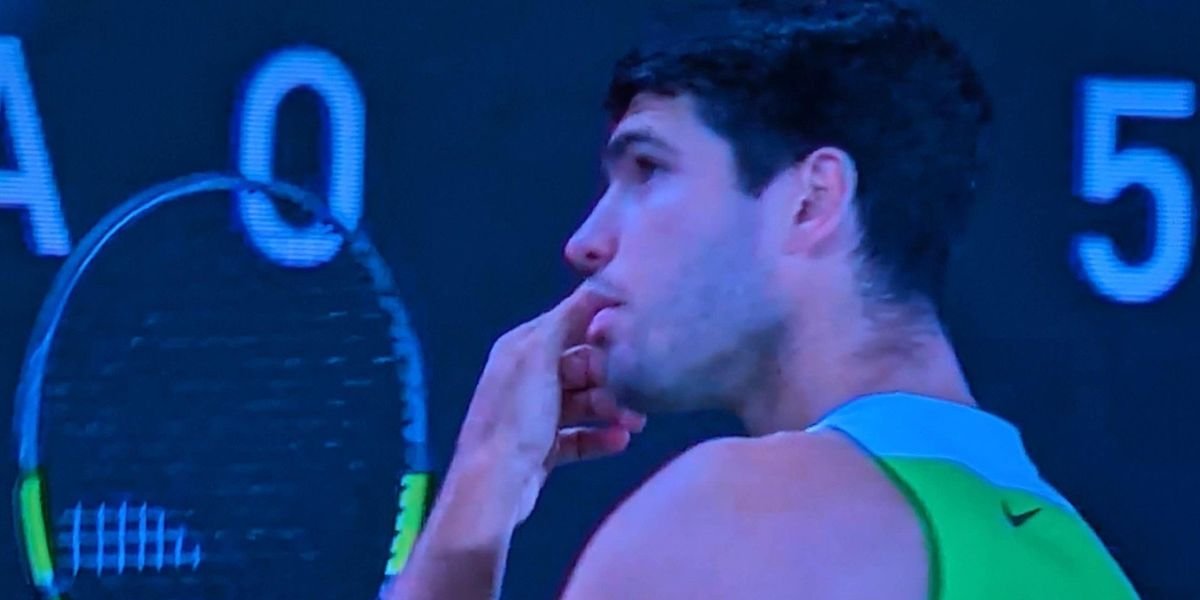 Alcaraz protests roof decision during chaotic Australian Open final against Djokovic