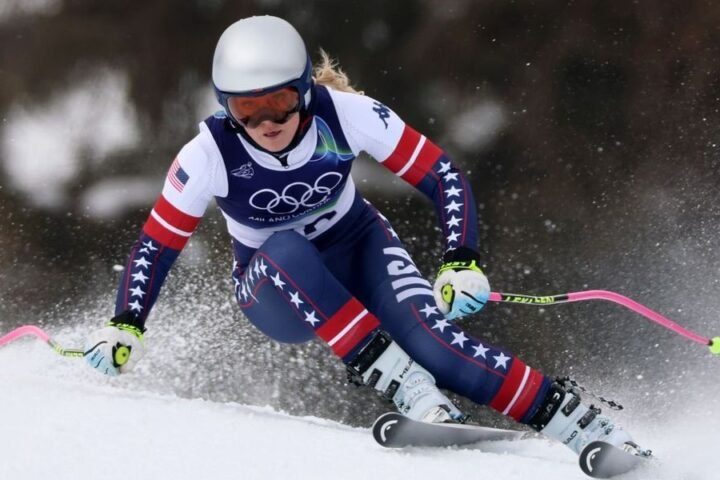Chemmy Alcott visibly emotional reporting on Lindsey Vonn's serious crash at Winter Olympics