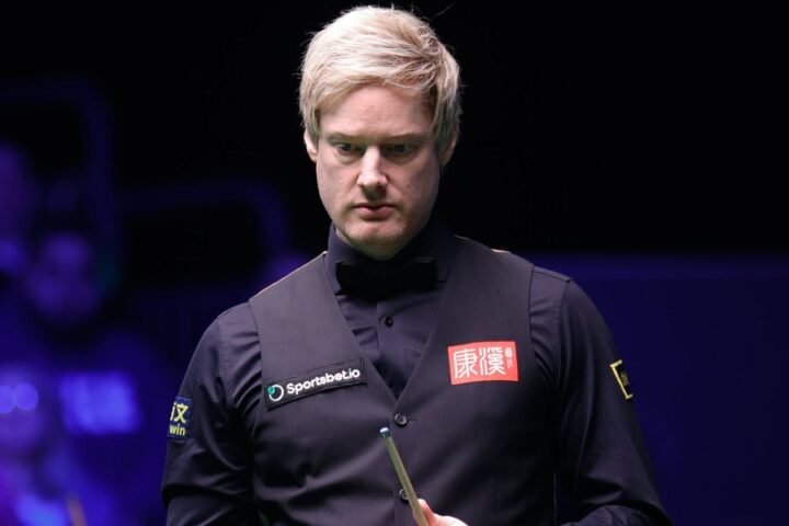 Referee issues warning to crowd after phone disrupts Neil Robertson's match at Welsh Open