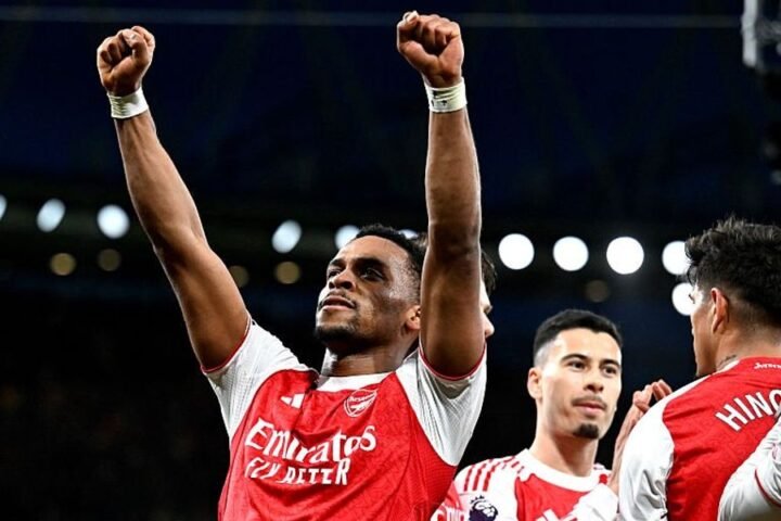 Arsenal extends Premier League lead with hard-fought win over Chelsea amid disciplinary issues