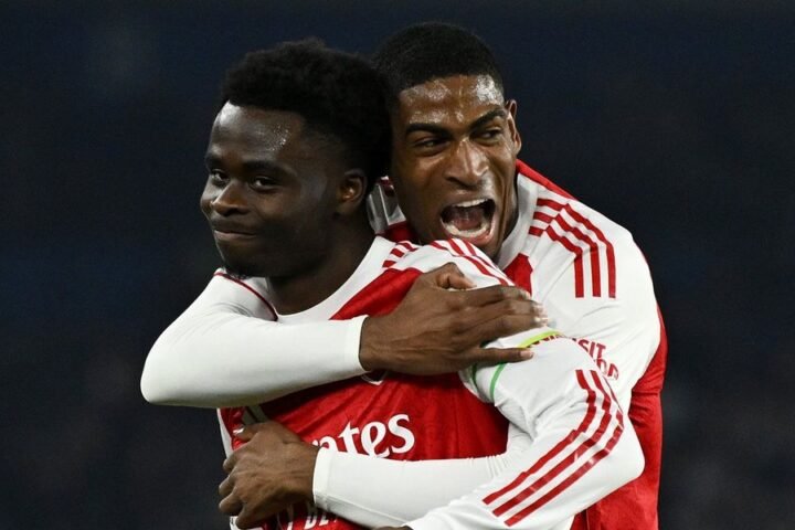 Arsenal secures narrow victory over Brighton, extending Premier League title race lead