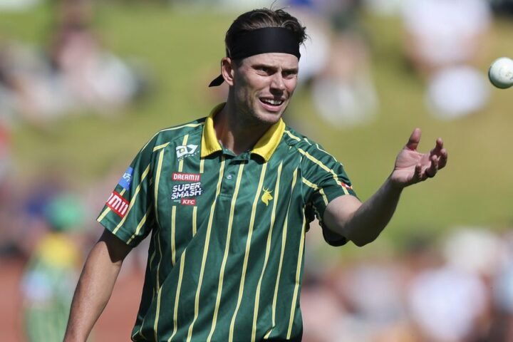 Brett Randell becomes first bowler in history to claim five wickets in five balls