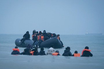 French authorities struggle to manage Channel crossings, worsening figures reported