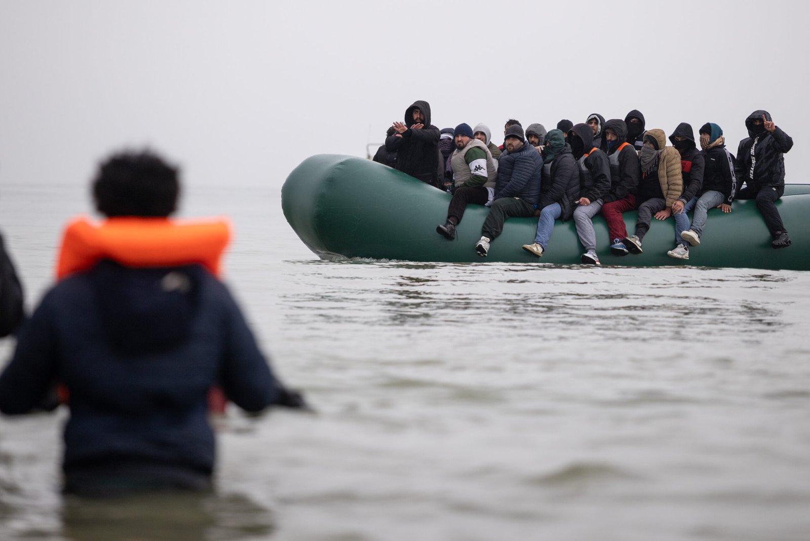UK agrees to £662 million deal with France to curb small boat crossings amidst failures