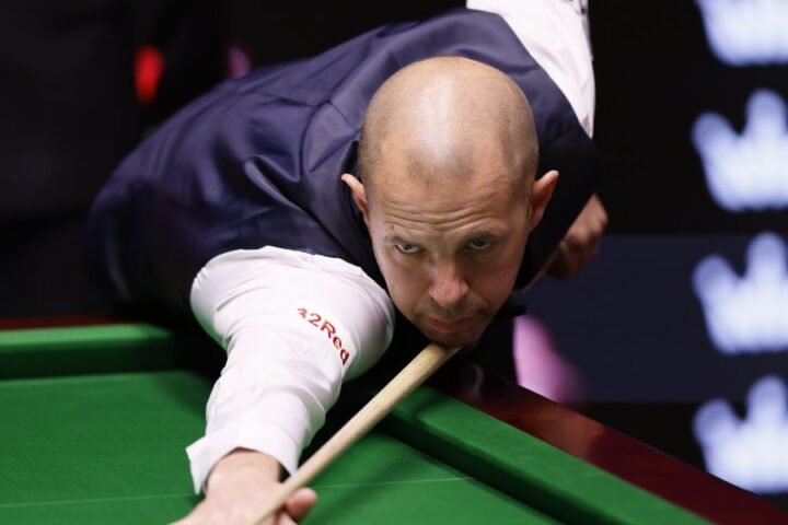 World Snooker Tour defends conditions after Barry Hawkins' criticisms at championship