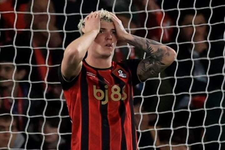 Bournemouth suspends Alex Jimenez amid investigation into social media posts
