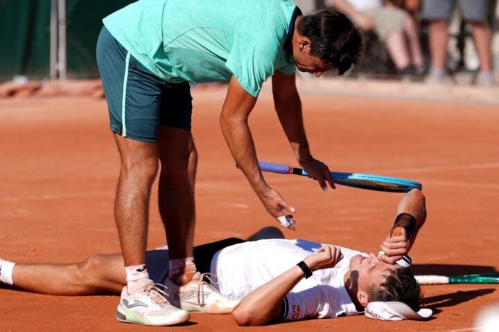Czech player Jakub Mensik collapses after marathon match in extreme heat at French Open