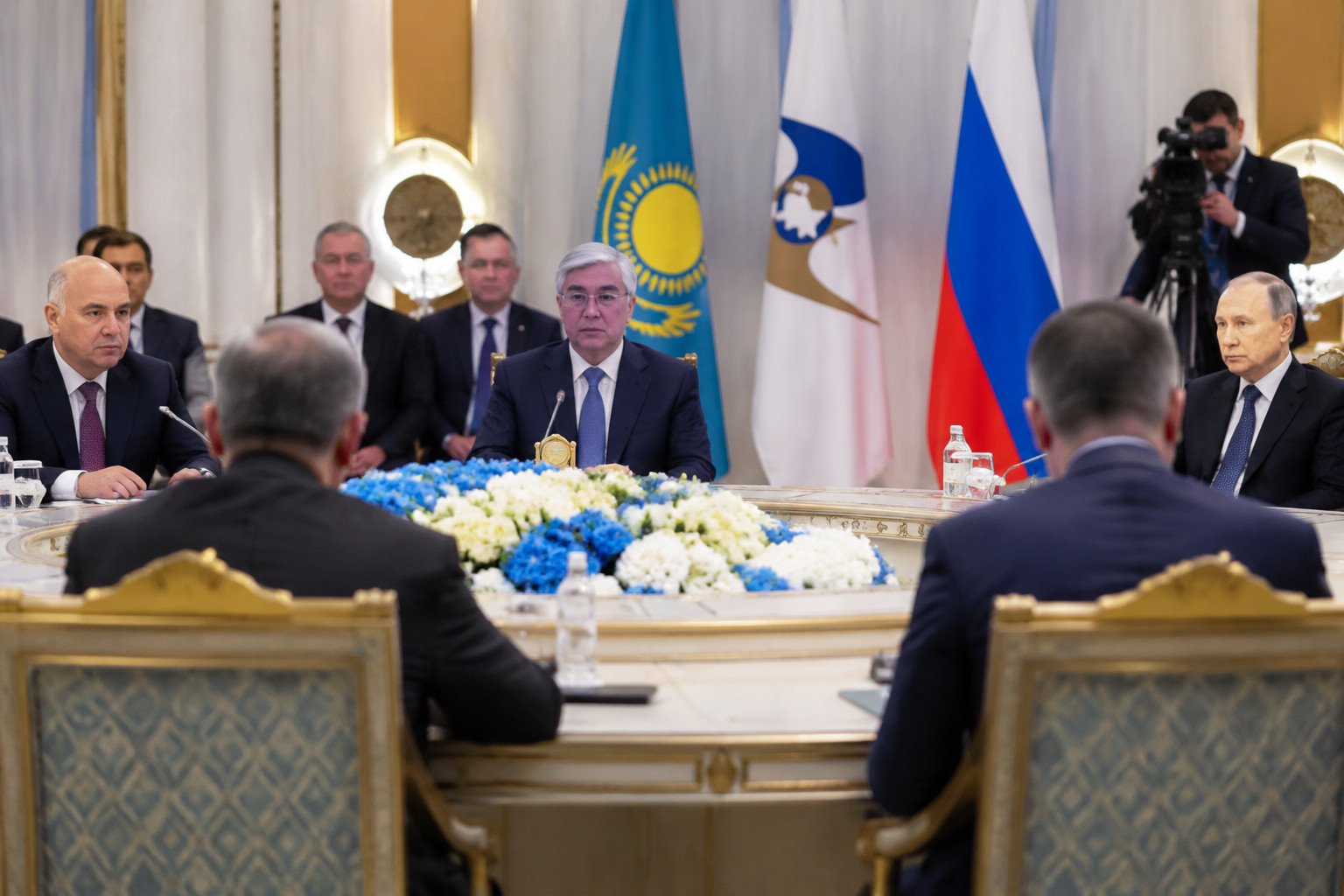 Pashinyan skips EAEU summit in Astana, citing election campaign